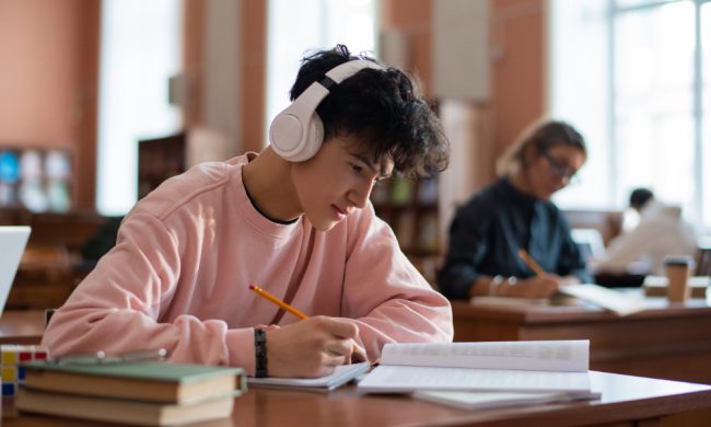 Hack para universitários: ondas alfa para estudar Hack para universitários: ondas alfa para estudar