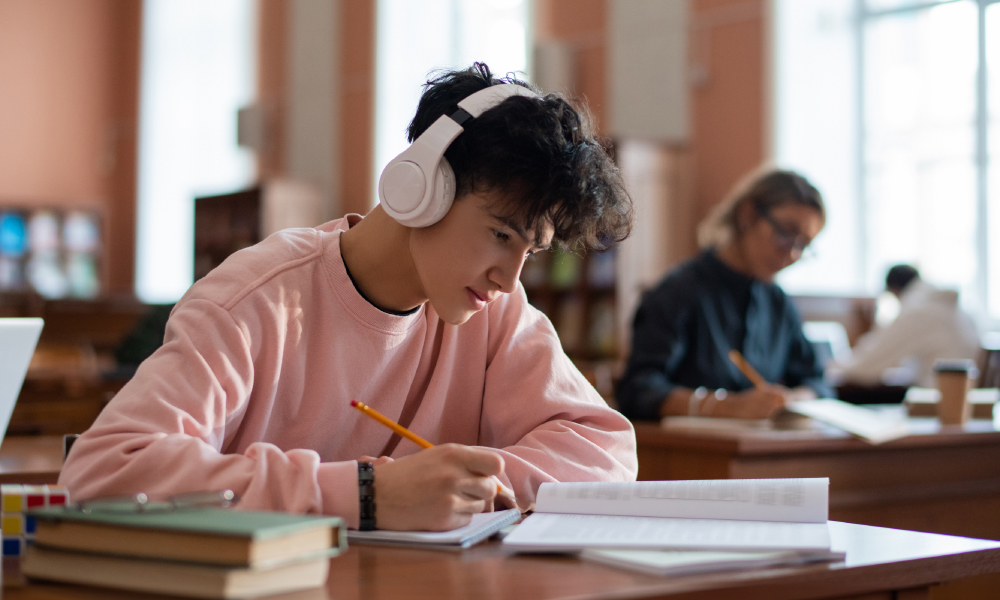 Hack para universitários: ondas alfa para estudar