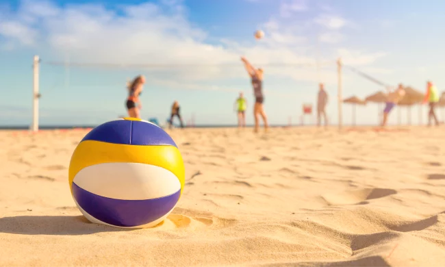 Benefícios de realizar desporto na praia